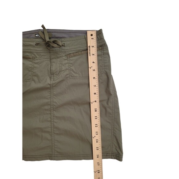 REI Womens Athletic Skirt sz 2 Green Nylon Stretch Pockets Draw String Outdoor - Picture 8 of 9